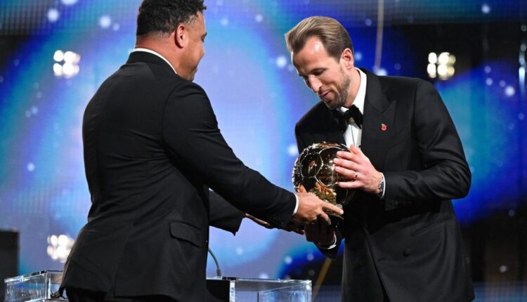 Harry Kane recebe a Bola de Ouro